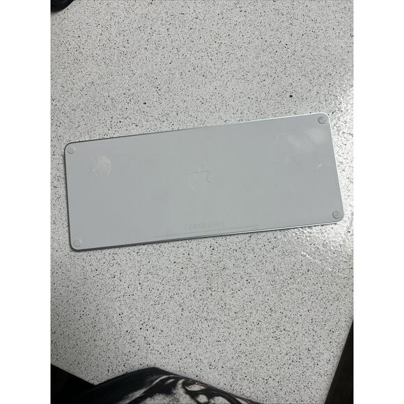 Genuine Apple Magic Keyboard A2450 Green Tested And Working - Picture 2 of 3